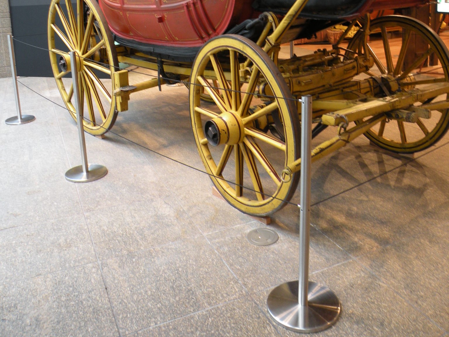 retractable museum barriers